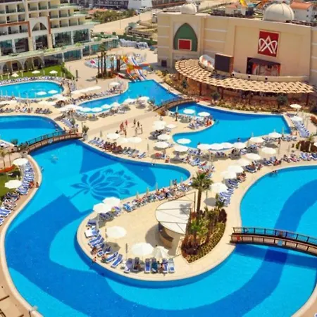 Xafira Deluxe & Hotell 5*