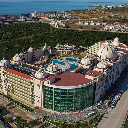 Xafira Deluxe & Hotell 5*