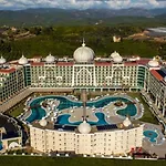 Xafira Deluxe & Hotel
