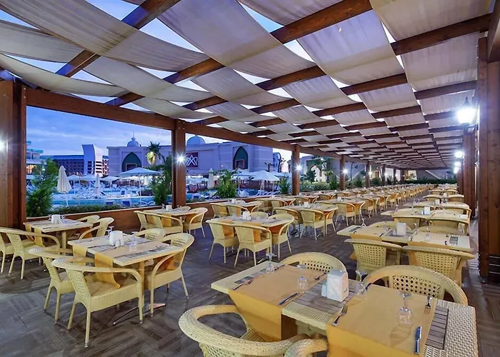 Xafira Deluxe & Szálloda Alanya